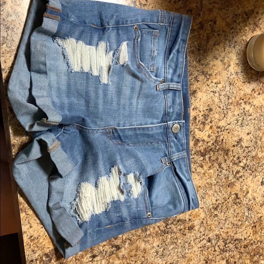 Mid-rise shorts.